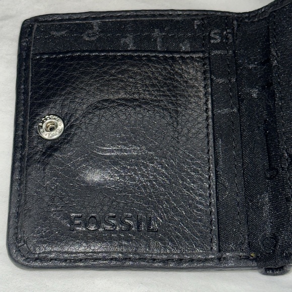 Fossil Black Pebbled Leather Bifold Wallet EUC - Picture 6 of 16